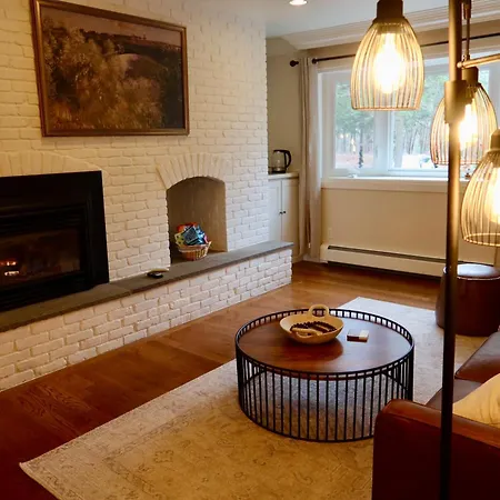 The Harlow House-3