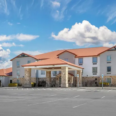 Quality Inn & Suites Monterey I-40-3