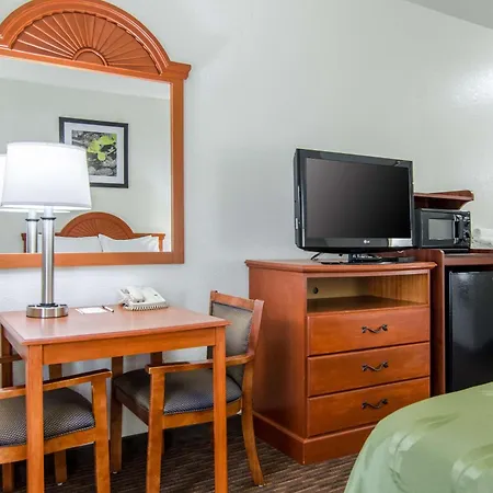 Quality Inn Junction City Near Fort Riley-3
