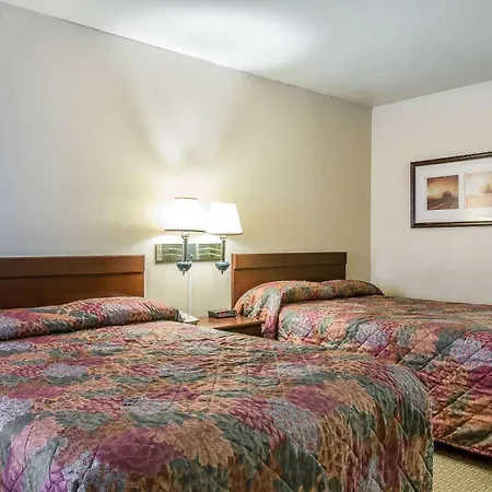Rodeway Inn Magic Mountain Area-2