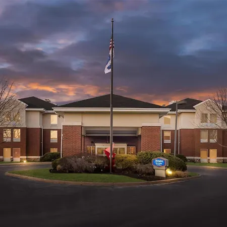 Hampton Inn & Suites Newtown-3