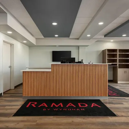 Ramada By Wyndham West Edmonton Hotel & Suites-3
