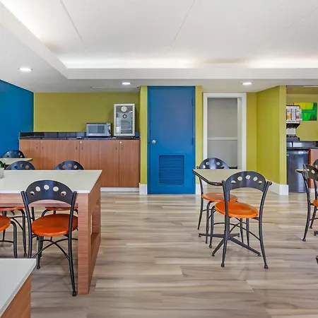 Quality Suites Whitby-3