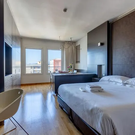 Wall Art Hotel & Residence-2