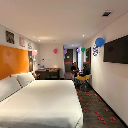 Hotel 104 Art Suites-3