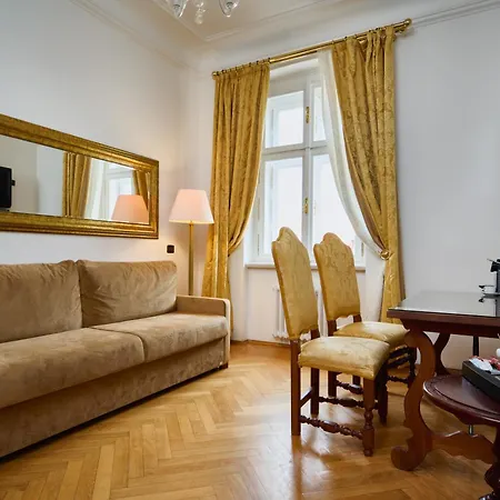 Charles Bridge Palace-2