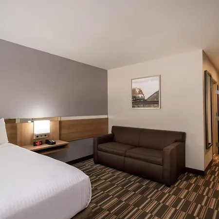 Microtel Inn & Suites By Wyndham Georgetown Lake-3