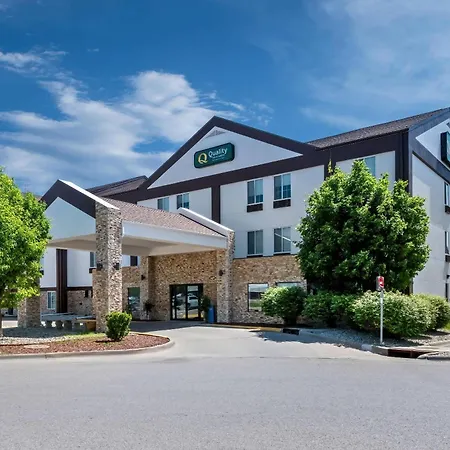 Quality Inn & Suites Manhattan-2