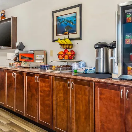 Travelodge By Wyndham Gananoque-2