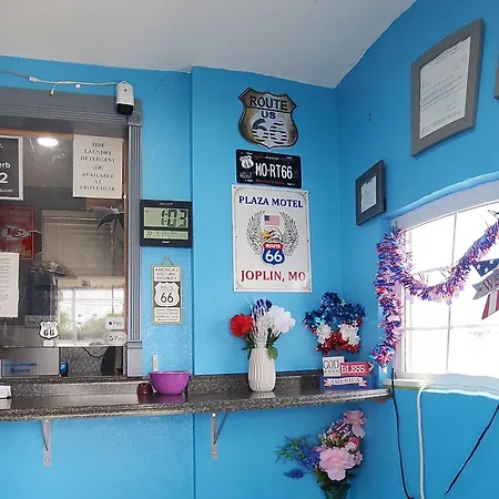 Plaza Motel-2