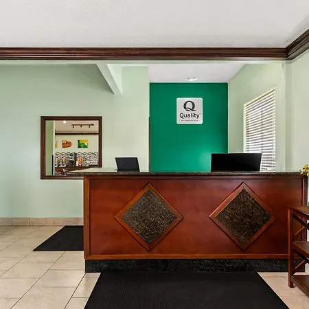 Quality Inn & Suites Seville-3