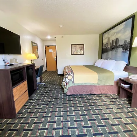 Super 8 By Wyndham Newport News/Jefferson Ave.-3