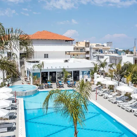 Tinas Plus Hotel-2