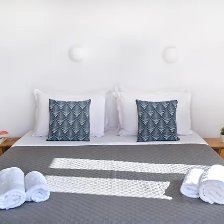 Akrotiri Hotel-2