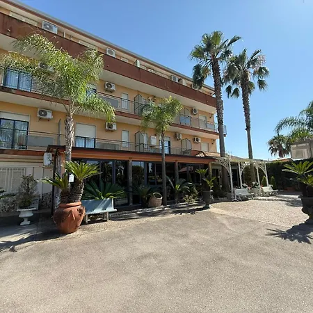 Hotel Happy Days-3