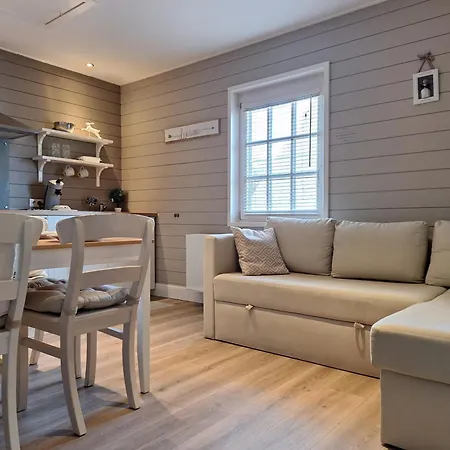 Casa-Cosi, Tourist & Business Suites & Flats With Reserved Parking And Private Terraces In Shared Garden With Seasonal Pool Included, Private Sauna Available-3