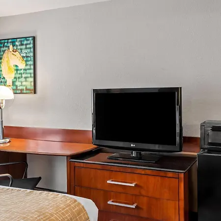 Travelodge By Wyndham Bloomington-3