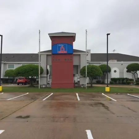 Studio 6 Burleson-3