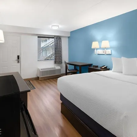 Travelodge By Wyndham Madison Heights Mi-2