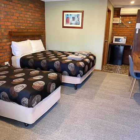 Golden Country Motel And Caravan Park-2