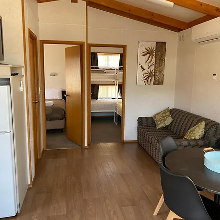 Golden Country Motel And Caravan Park-3