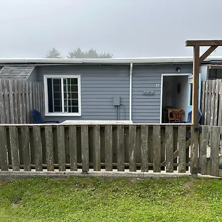 Tillicum Beach Motel - Formerly Deane'S Oceanfront Lodge-3