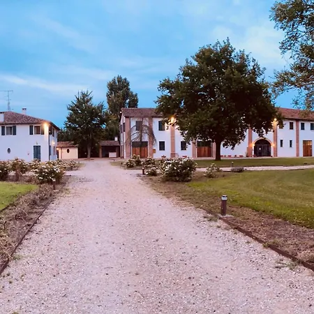 Agriturismo con piscina immerso nella natura La Bisa-3