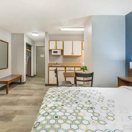 Hometowne Studios & Suites By Red Roof Greensboro-3