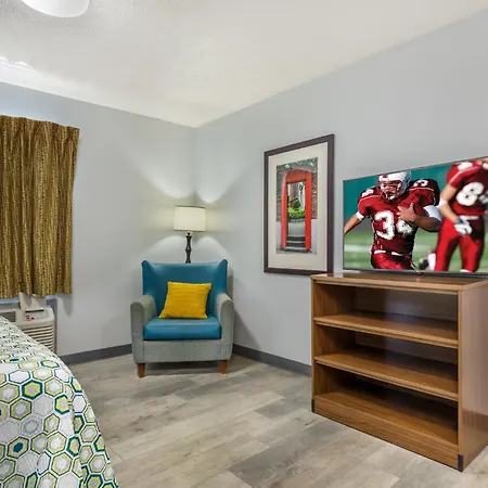 Hometowne Studios & Suites By Red Roof Greensboro-3