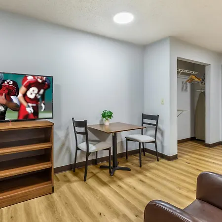 Hometowne Studios & Suites By Red Roof Greensboro-2