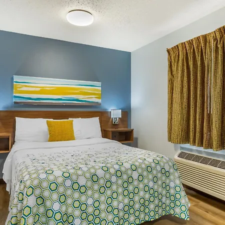 Hometowne Studios & Suites By Red Roof Greensboro-2