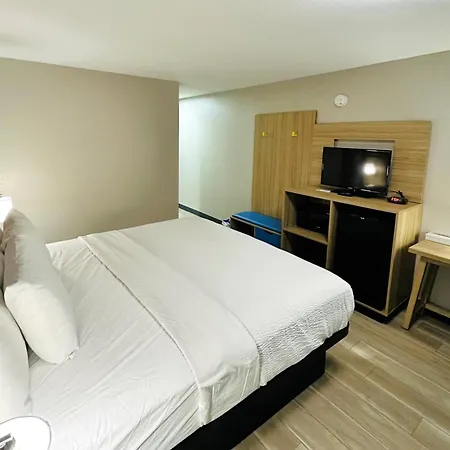 Days Inn By Wyndham Holland-3