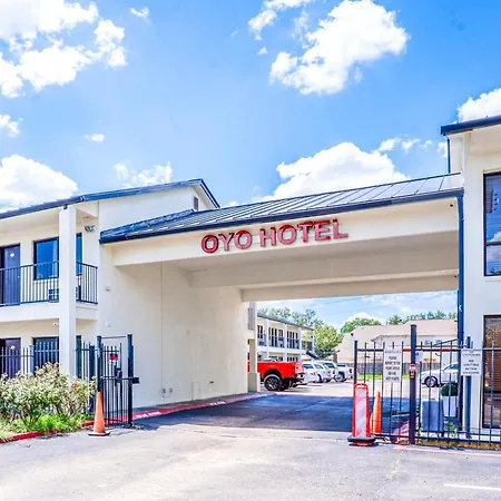 Oyo Hotel Houston N Fm-1960 Champions Tx-2