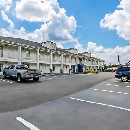 Baymont By Wyndham Forest City-3