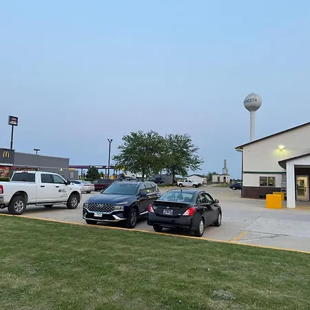 Super 8 By Wyndham Mendota I-39-3
