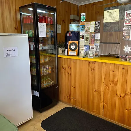Country Roads Motor Inn-3