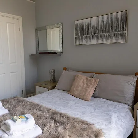 Carlton House Guesthouse-2