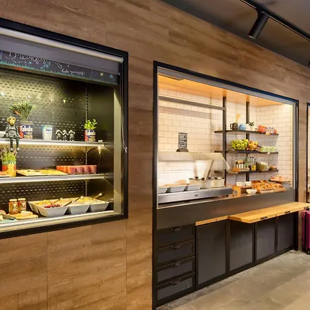 Moxy York-2