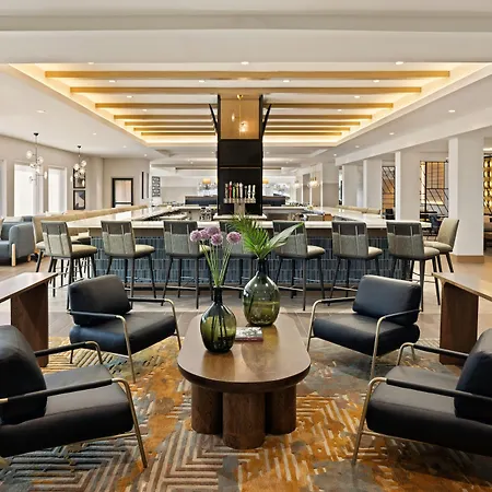 Oshkosh Marriott Waterfront Hotel & Convention Center-3