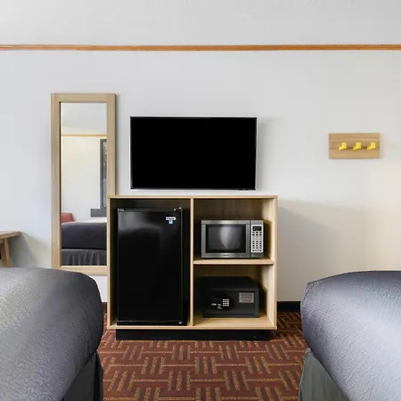 Super 8 By Wyndham Eveleth-3
