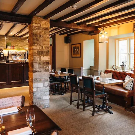 Eliot Arms-3