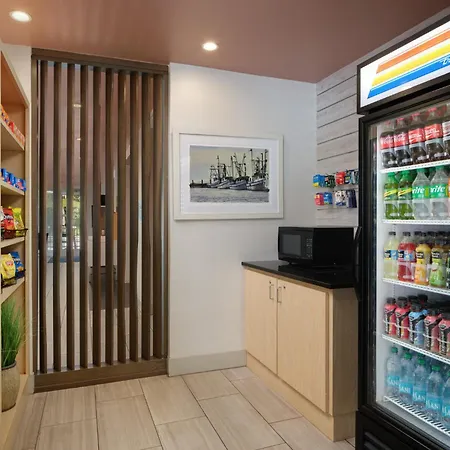 Holiday Inn Express & Suites Brunswick By Ihg-2