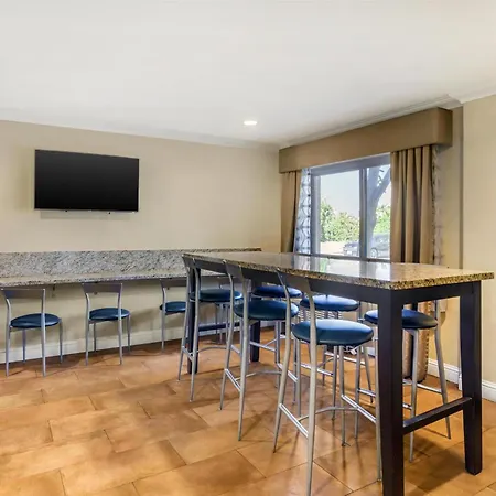 Best Western Plus Pleasanton Inn-3
