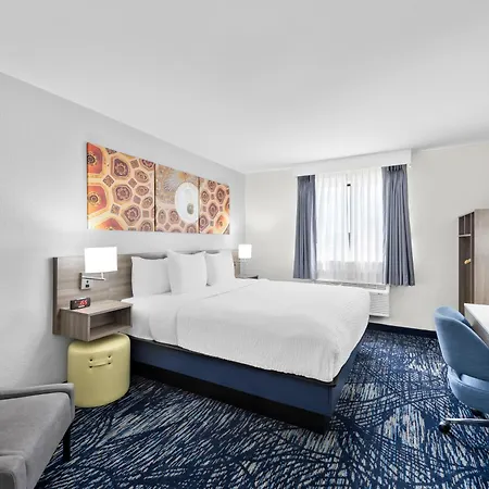 Clarion Pointe-3