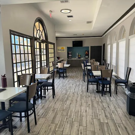 Days Inn By Wyndham Georgetown-3
