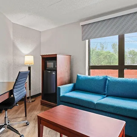 Days Inn By Wyndham Utica-2