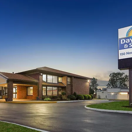 Days Inn By Wyndham Utica-3