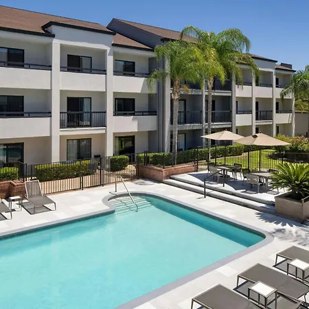 Courtyard By Marriott Fresno-3