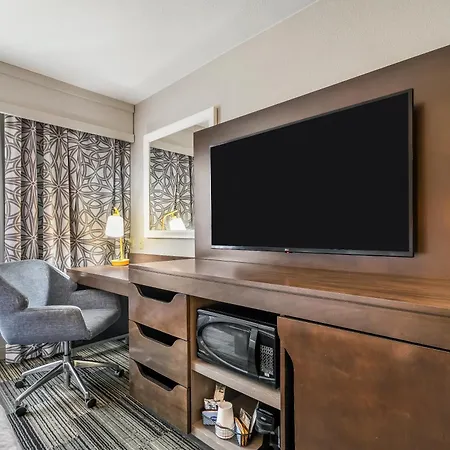Hampton Inn & Suites Tulare-2