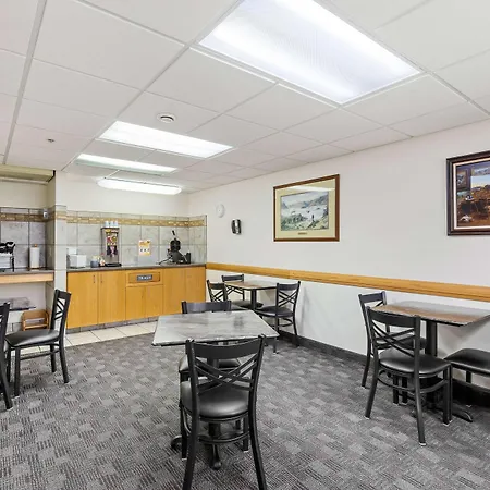 Days Inn By Wyndham Great Falls-3